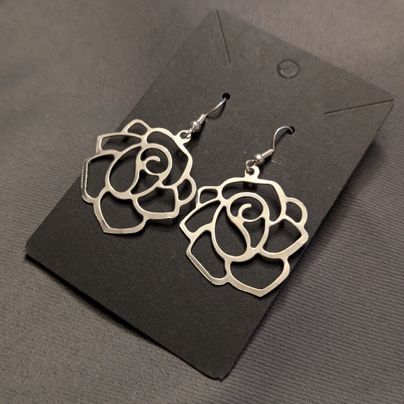 Elegant Silver Rose Earrings - Picture 1 of 2